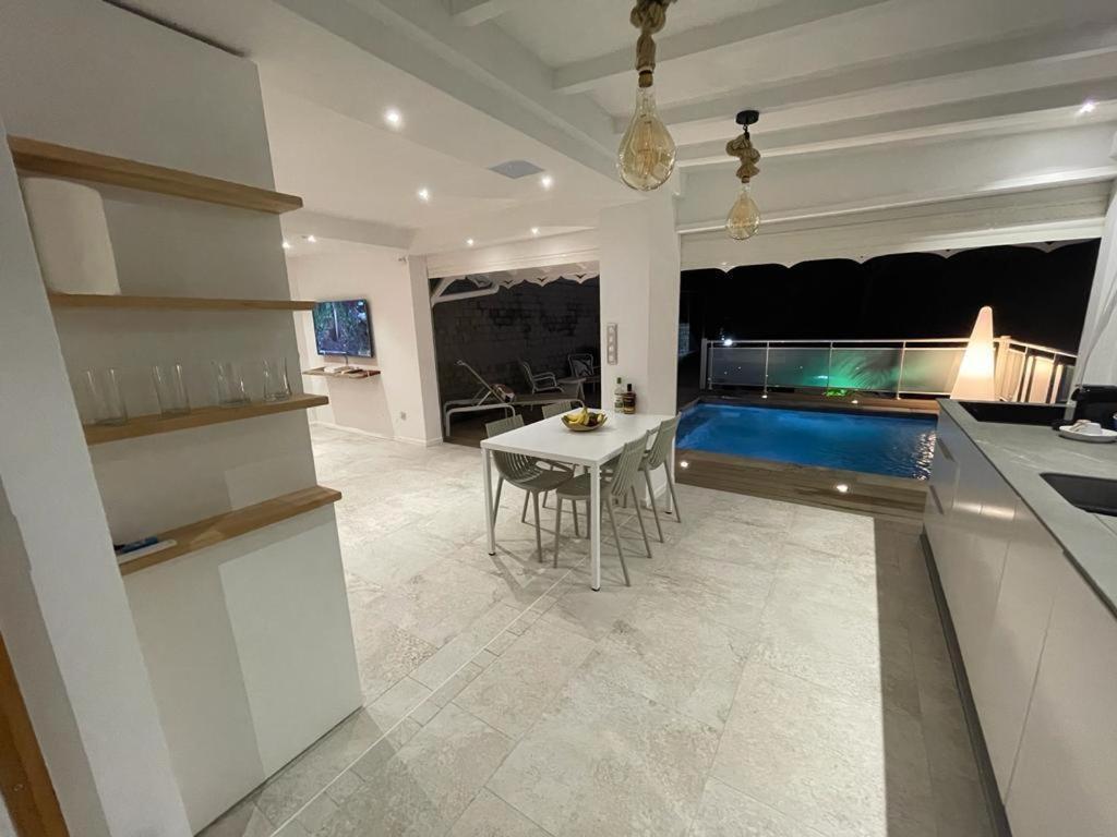 Les Appart Villa Sunbay Caraibes Avec Piscine Privative Vue Mer Et Montagne Ле-Франсуа Экстерьер фото